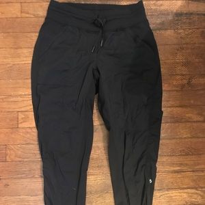 Lululemon dance studio crop